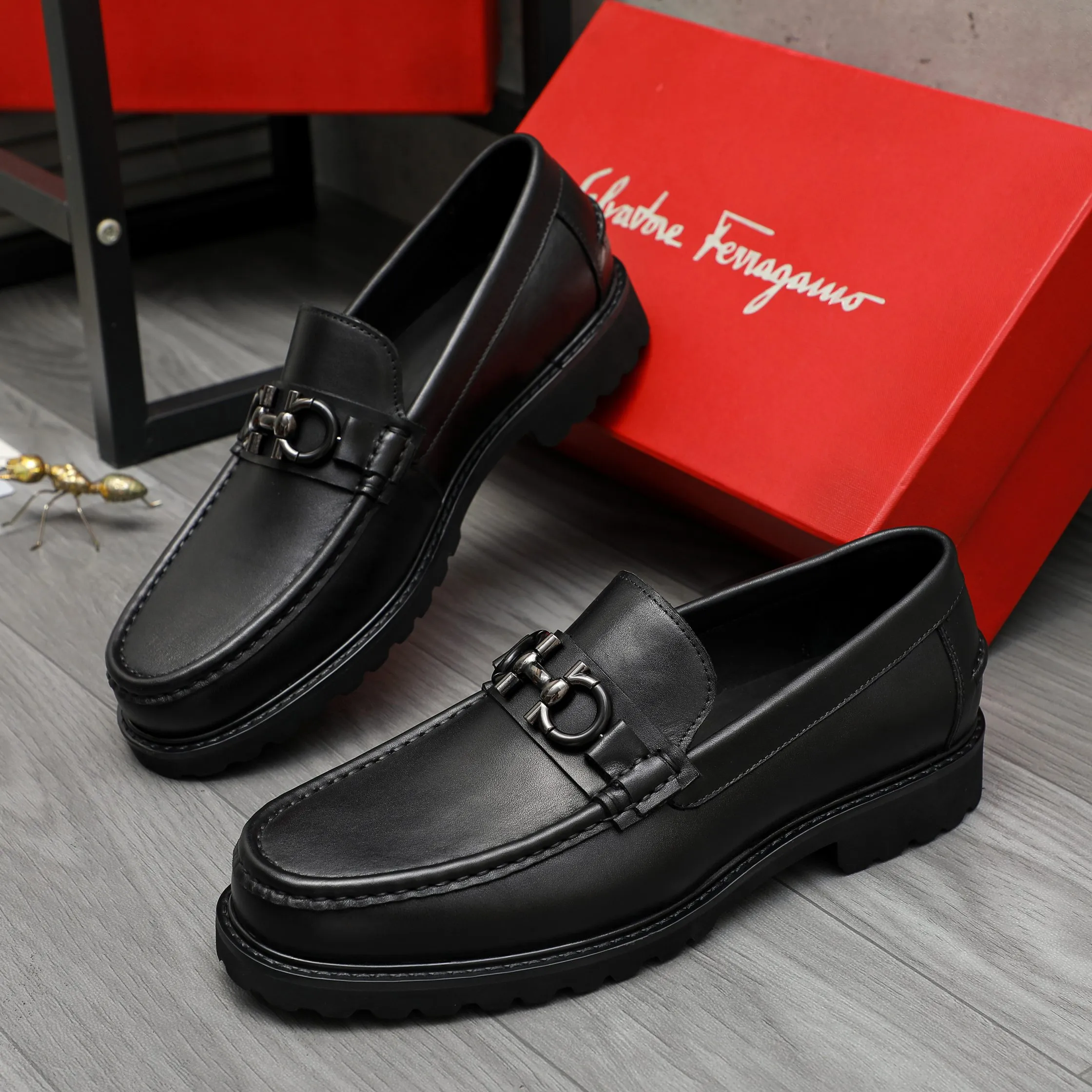 Men's shoes 💰442 Product trademark: Ferragamo "Ferragamo" business formal leather shoes Regular size: 38-46 (45.46 custom-made and non-refundable) Product materials: Selected high-quality cowhide upper, cowhide lining, non-slip rubber outsole